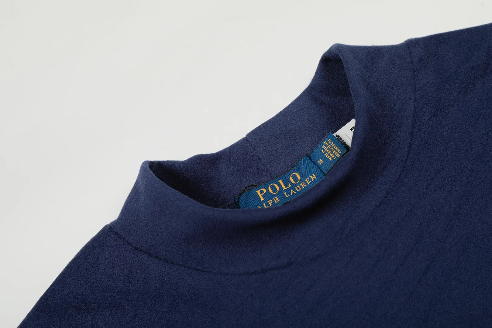 P190 Top quality" Style number: DS606# (not off the shelves all year round) [Ralph Lauren half turtleneck solid color pony embroidery logo basic round neck long sleeves] ✅Ralph Lauren Ralph Lauren classic basic versatile unisex half turtleneck pullover German velvet long sleeves ✅Main supply platform live broadcast Wholesale entities Replenish when out of stock Not off the shelves ✅ZP quality 1:1 version Scan the code to enter the GF website Counter quality ✅Detailed quality The only one in Guangzhou 280g German velvet fabric is comfortable and warm. It focuses on high-end and cost-effective. Needless to say good quality. ✅The version is restored to the original order. The maximum size can be worn up to 180 pounds. Loose, comfortable and stress-free. ✅The upper body is simple and easy to match. A must-have item for ootd. Good-looking clothes are never picky. A must-have in couples' wardrobes. Size:
